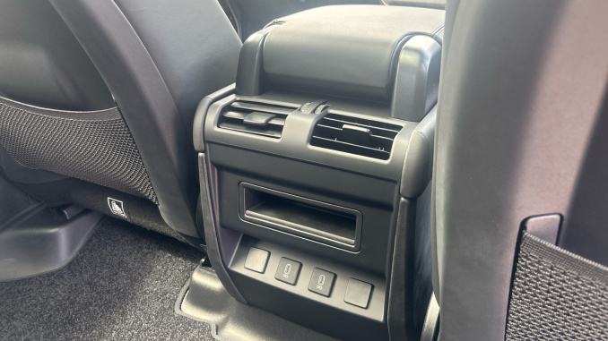 Land Rover Defender 3.0 D350 X-Dynamic HSE 110 5dr Auto Diesel Estate - Image 18